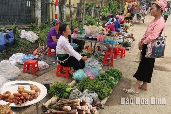 Trải nghiệm phiên chợ Bò Chủ nhật ở xã Vân Sơn