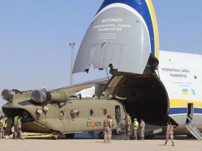 Vận tải cơ An-124 Ukraine đưa trực thăng Chinook-F tới điểm nóng